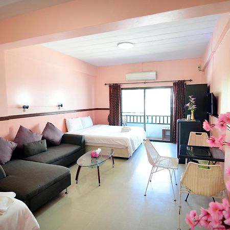 The Famous House - Jomtien Hotel Luaran gambar