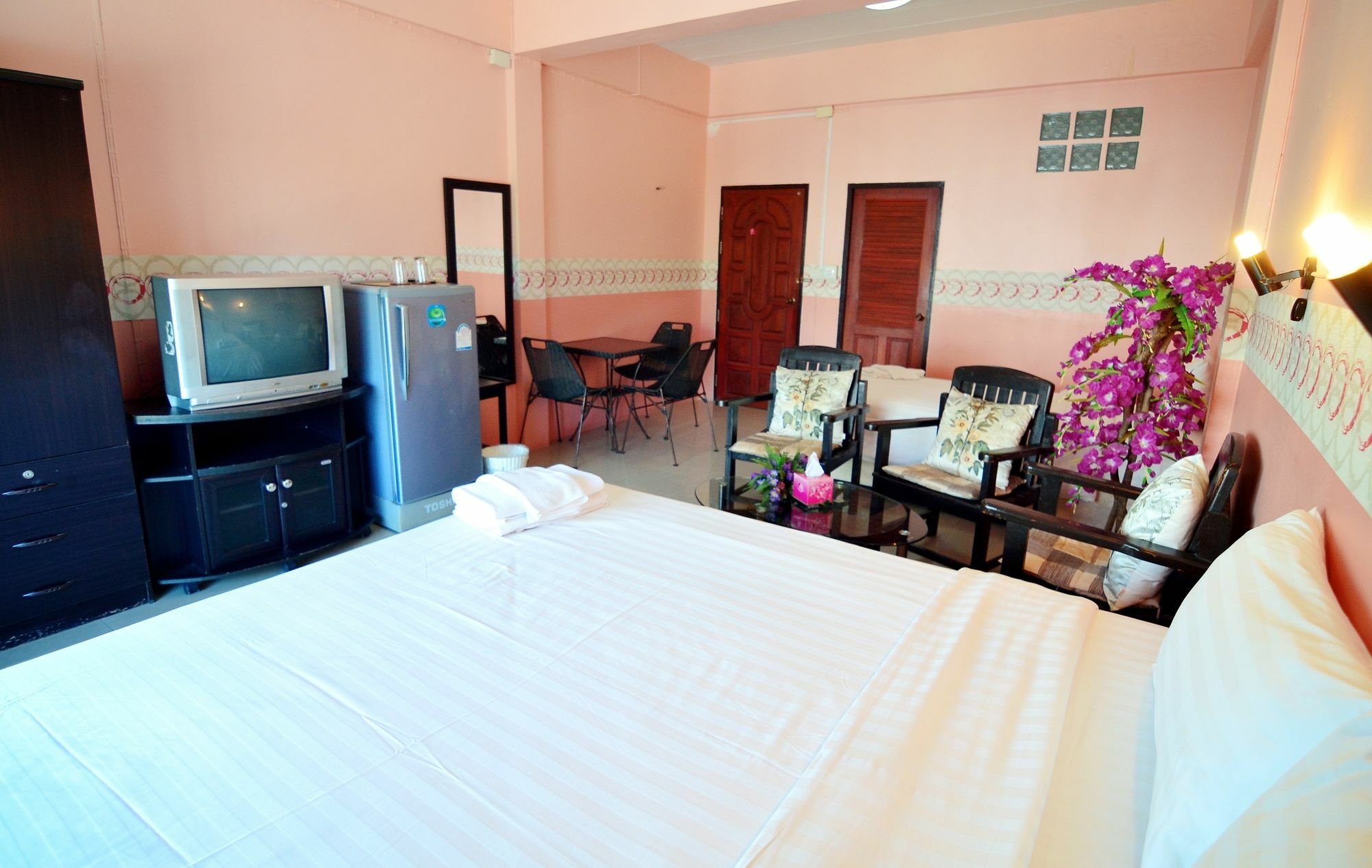 The Famous House - Jomtien Hotel Luaran gambar