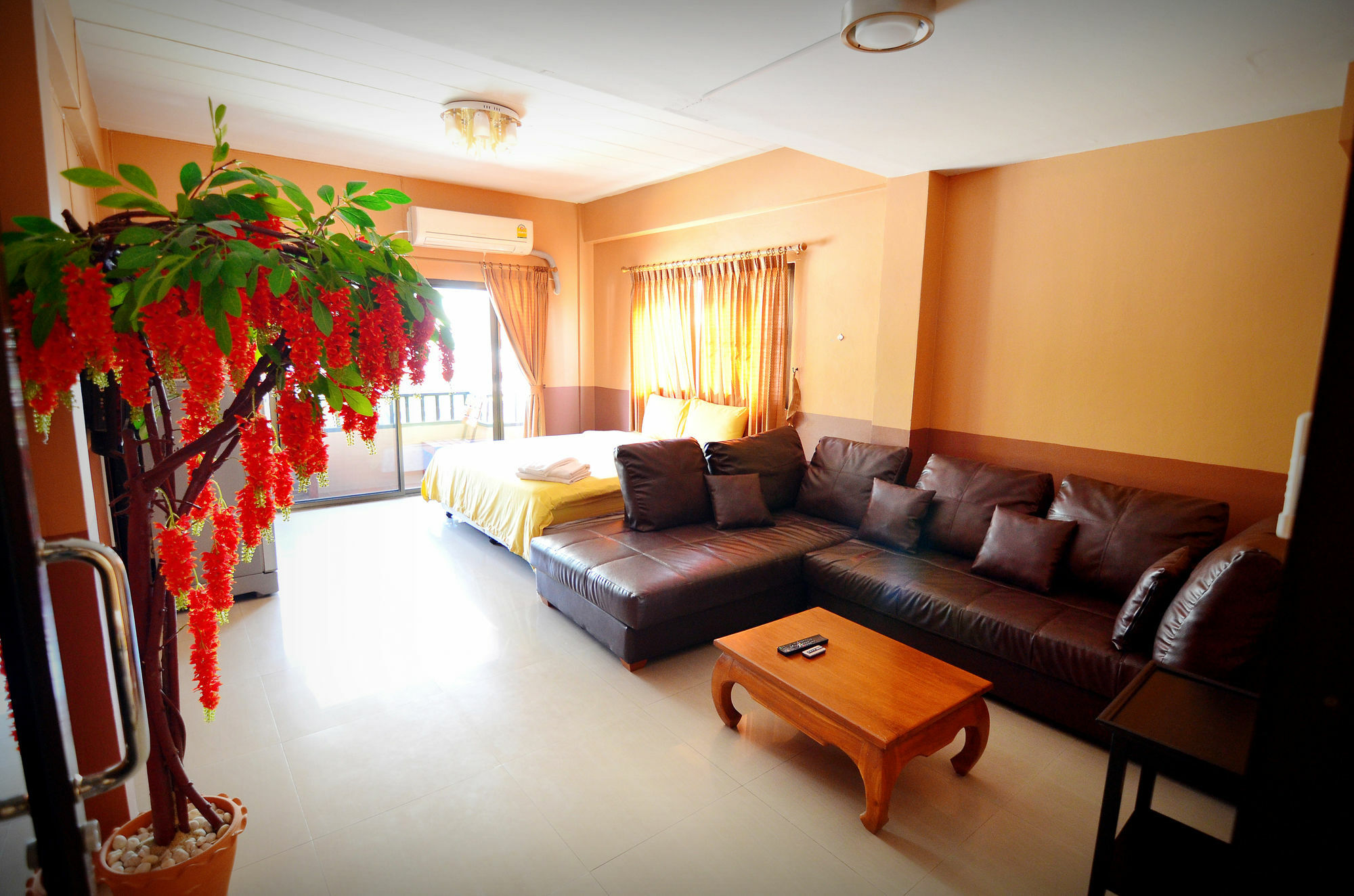 The Famous House - Jomtien Hotel Luaran gambar