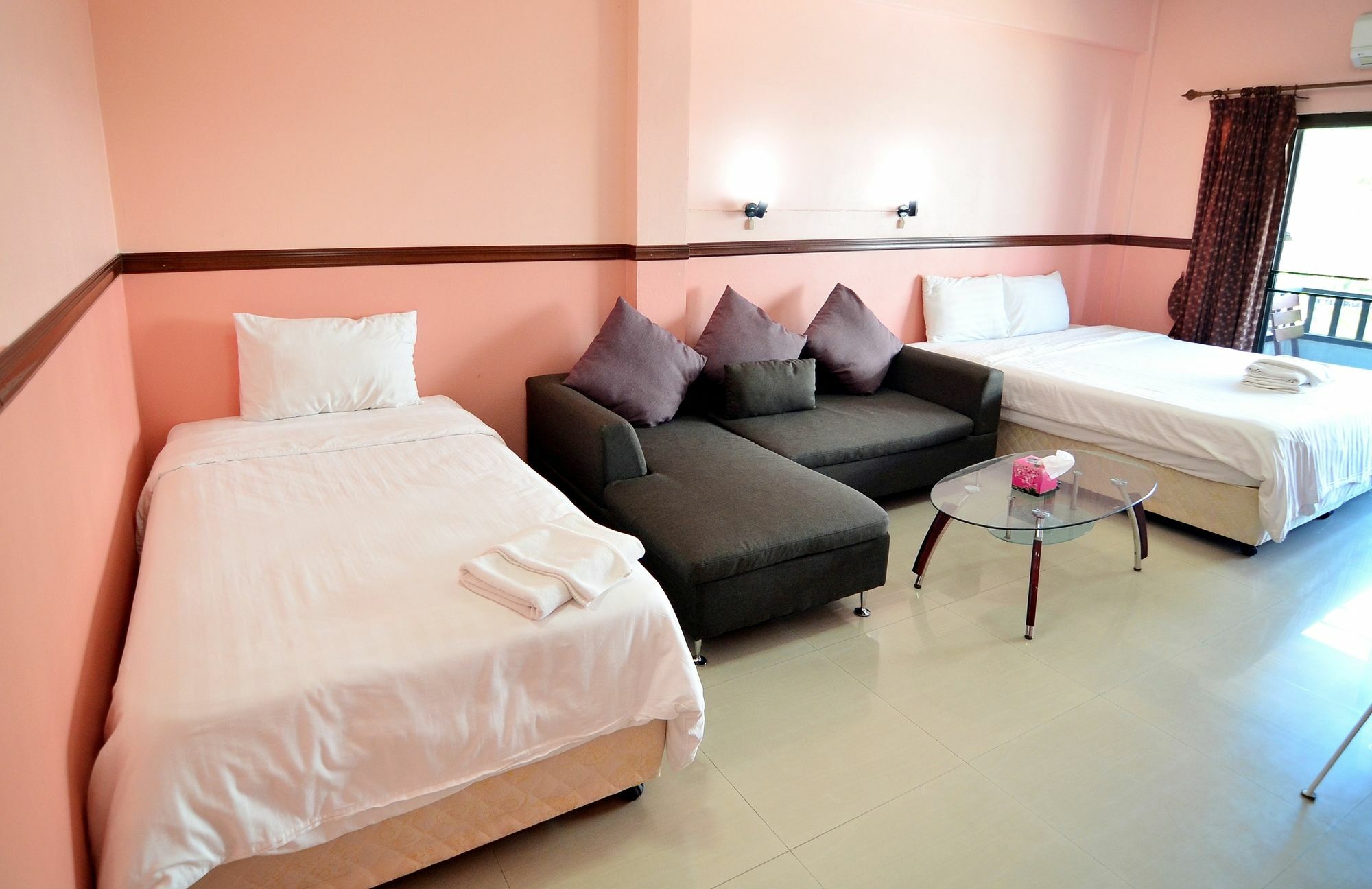 The Famous House - Jomtien Hotel Luaran gambar