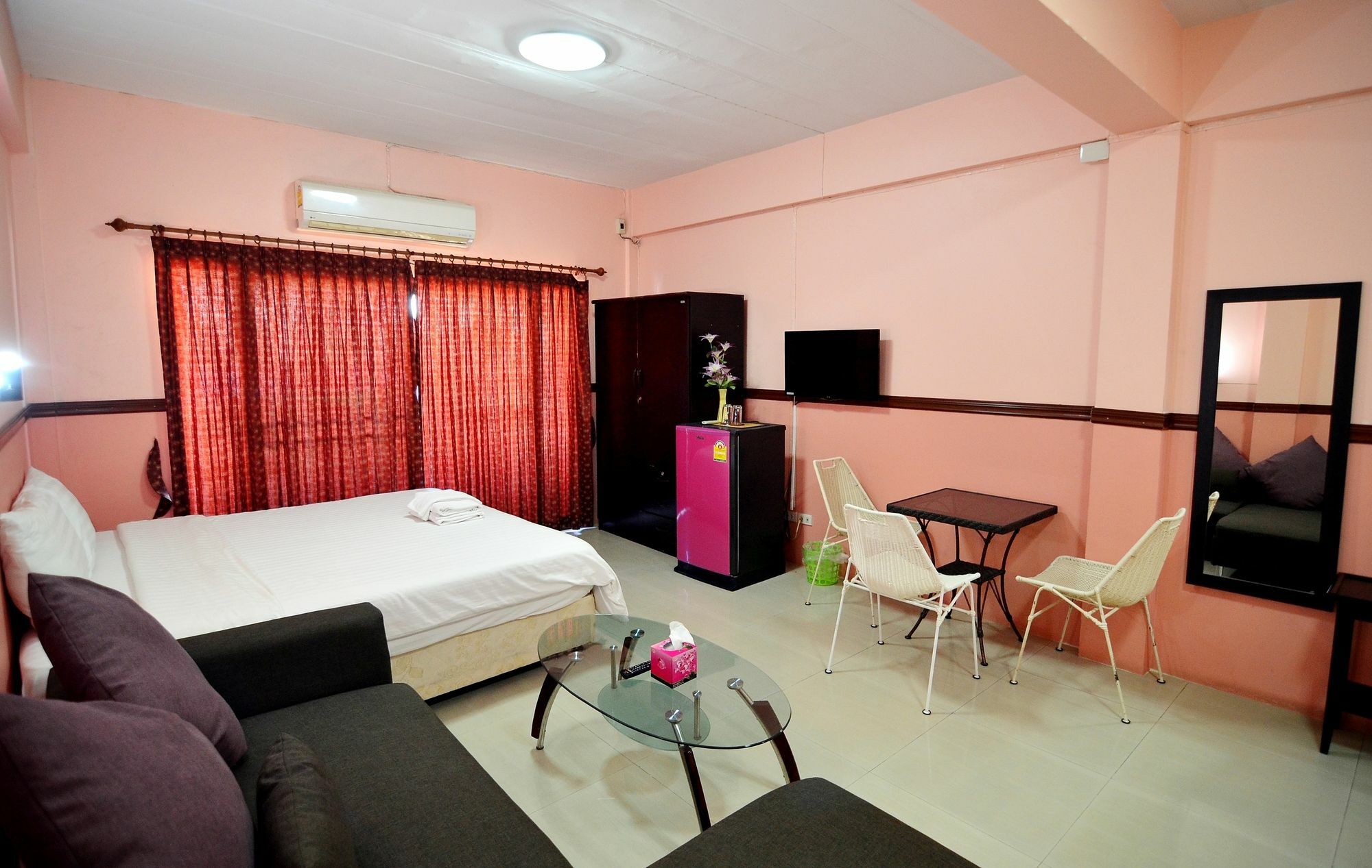 The Famous House - Jomtien Hotel Luaran gambar