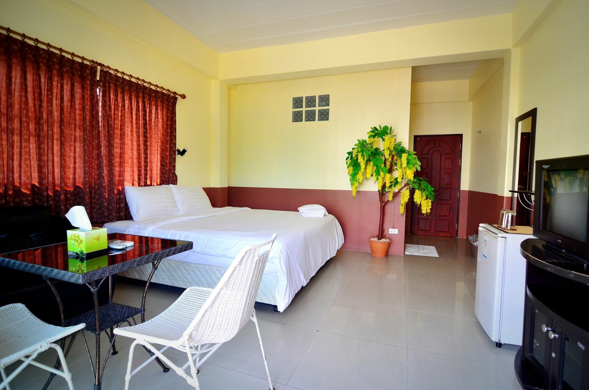 The Famous House - Jomtien Hotel Luaran gambar