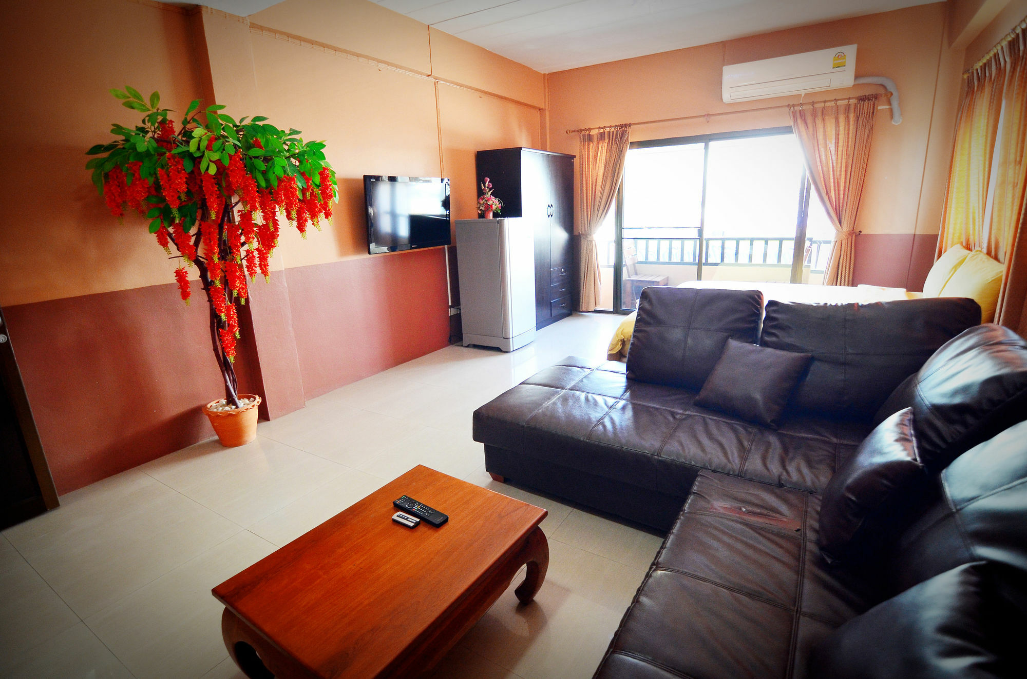 The Famous House - Jomtien Hotel Luaran gambar